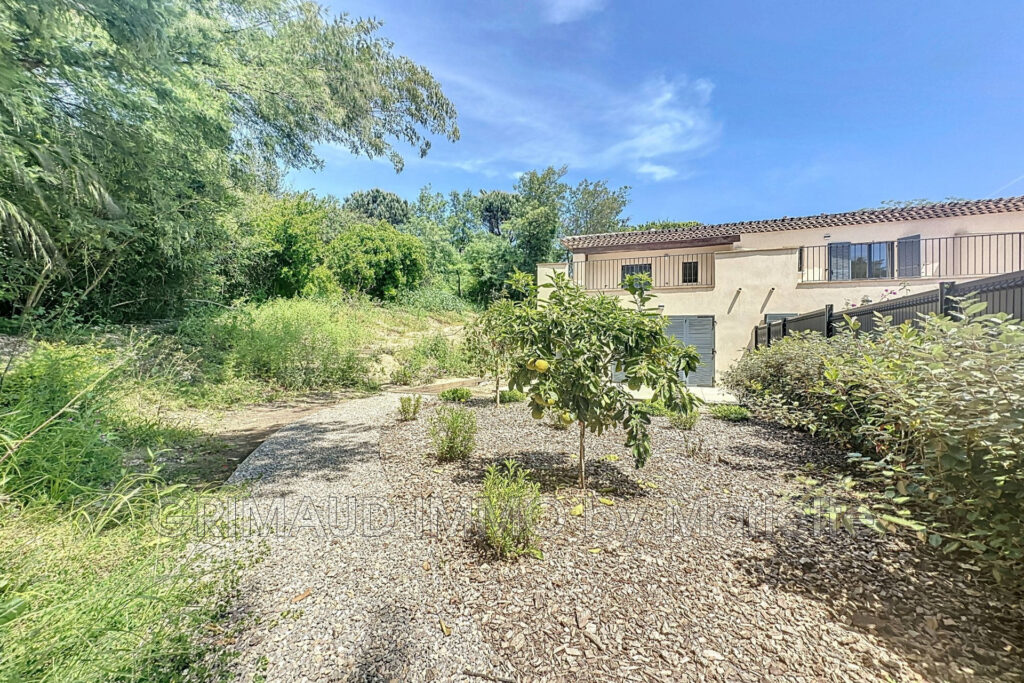 joli mazet avec jardinet et deux terrasses, a pied des plages, – 3 pièces – 2 chambres – 4  – 72.81 m²