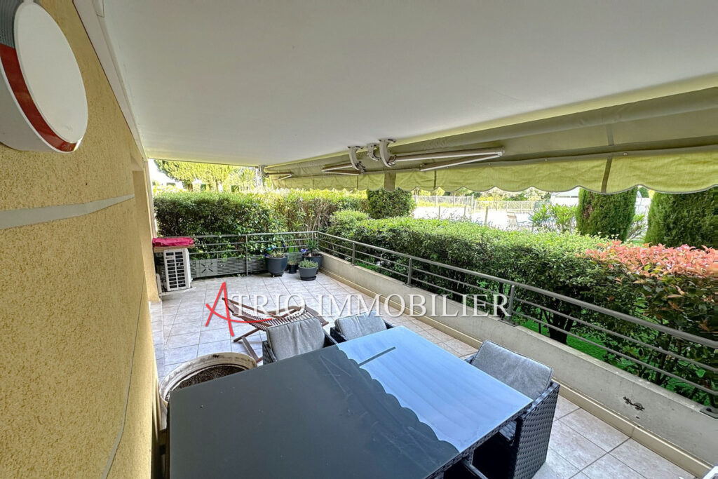 Dans une superbe résidence avec piscine au calme, magnifique 3 – 3 pièces – 2 chambres – 78.00 m²