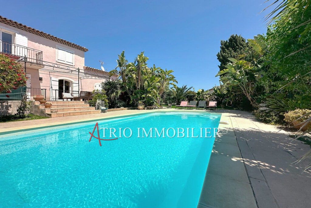 Dans un écrin de verdure à l’abri de toute nuisance et de tout – 7 pièces – 5 chambres – 225.00 m²