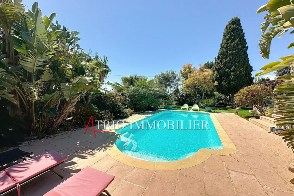 Dans un écrin de verdure à l’abri de toute nuisance et de tout – 7 pièces – 5 chambres – 225.00 m²