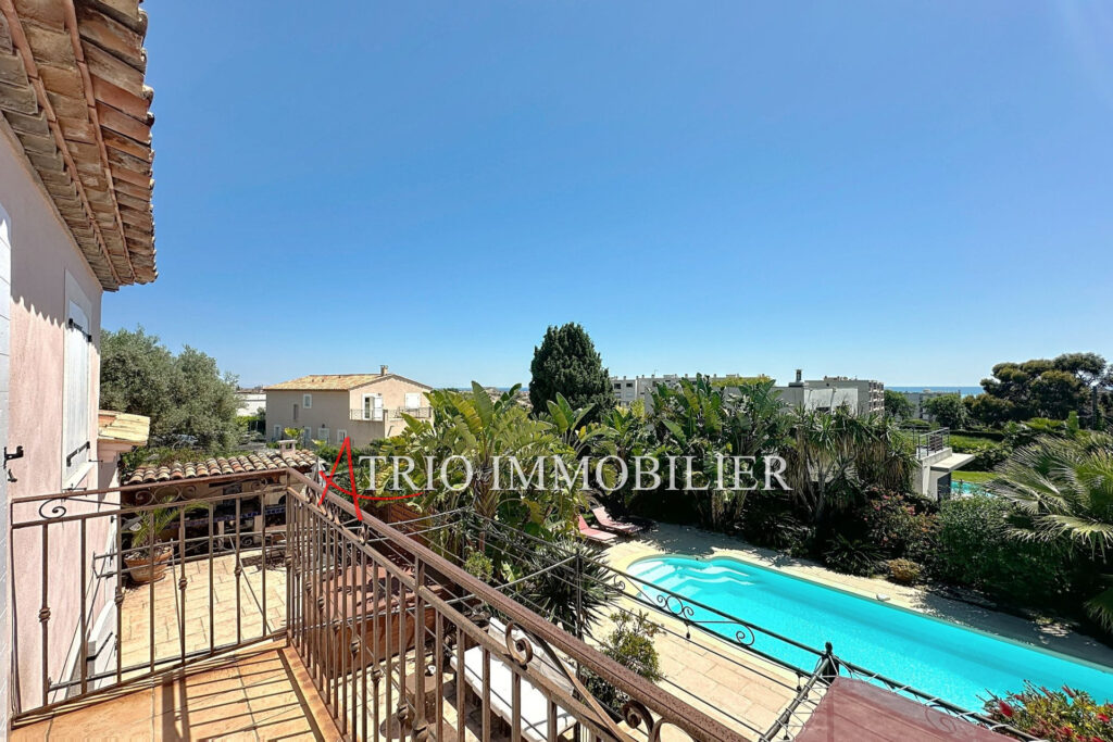 Dans un écrin de verdure à l’abri de toute nuisance et de tout – 7 pièces – 5 chambres – 225.00 m²