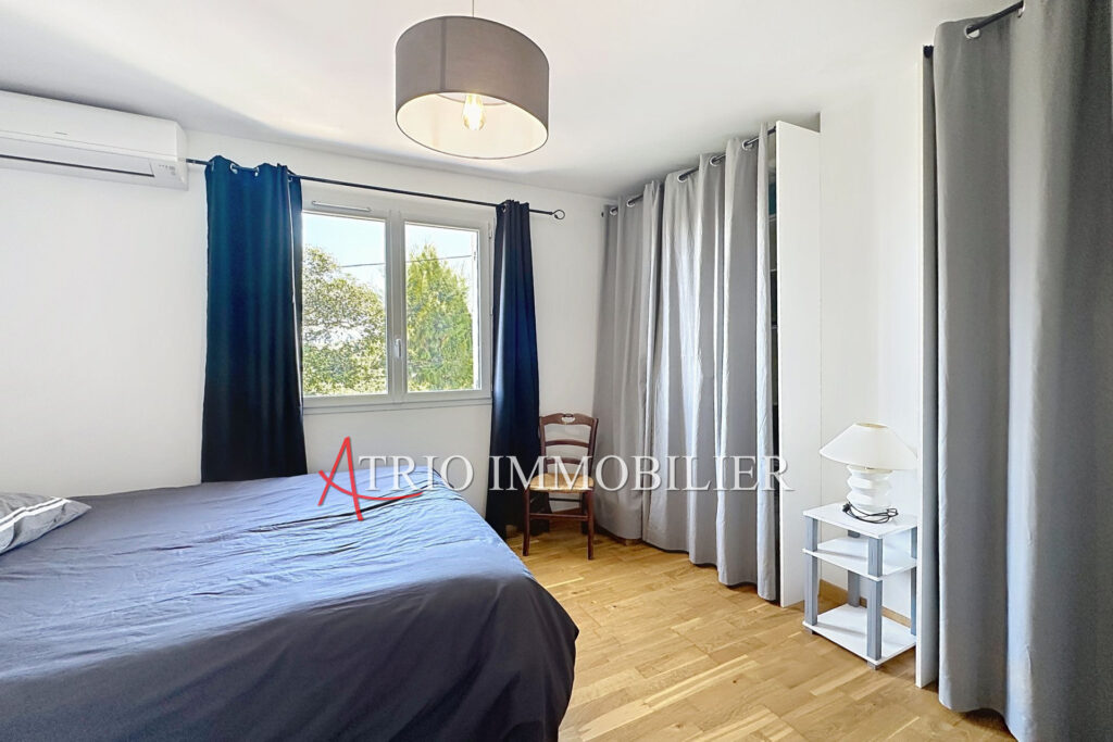 Dans un écrin de verdure à l’abri de toute nuisance et de tout – 7 pièces – 5 chambres – 225.00 m²