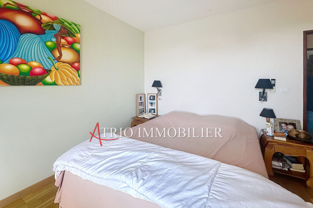 Dans un écrin de verdure à l’abri de toute nuisance et de tout – 7 pièces – 5 chambres – 225.00 m²