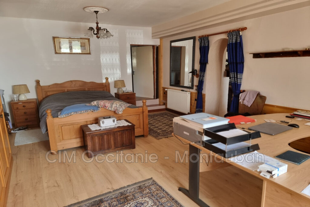 vente Gîtes 8 Pièce(s) – 8 pièces – 8 chambres – 275.00 m²