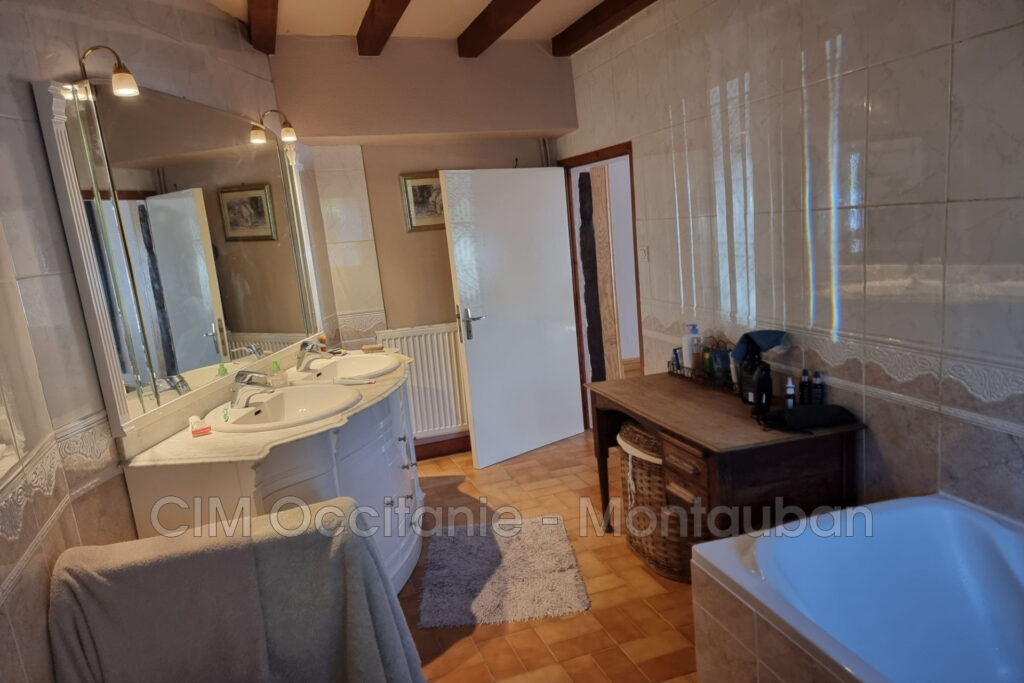 vente Gîtes 8 Pièce(s) – 8 pièces – 8 chambres – 275.00 m²