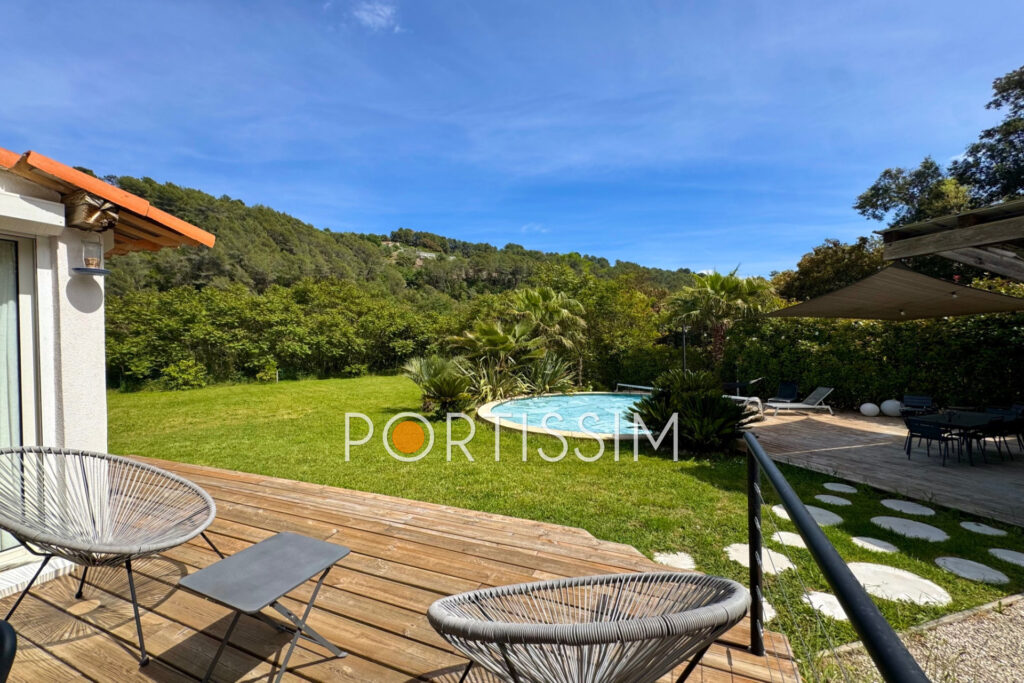 Nice Hauteur villa individuelle de plain-pied dans la nature à – 4 pièces – 3 chambres – 115.00 m²