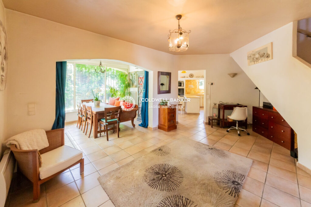 vente maison 7 Pièce(s) – 7 pièces – 6 chambres – 217.77 m²