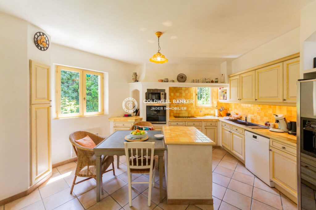 vente maison 7 Pièce(s) – 7 pièces – 6 chambres – 217.77 m²