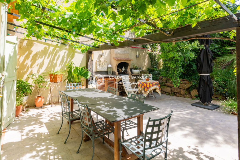 vente maison 7 Pièce(s) – 7 pièces – 6 chambres – 217.77 m²