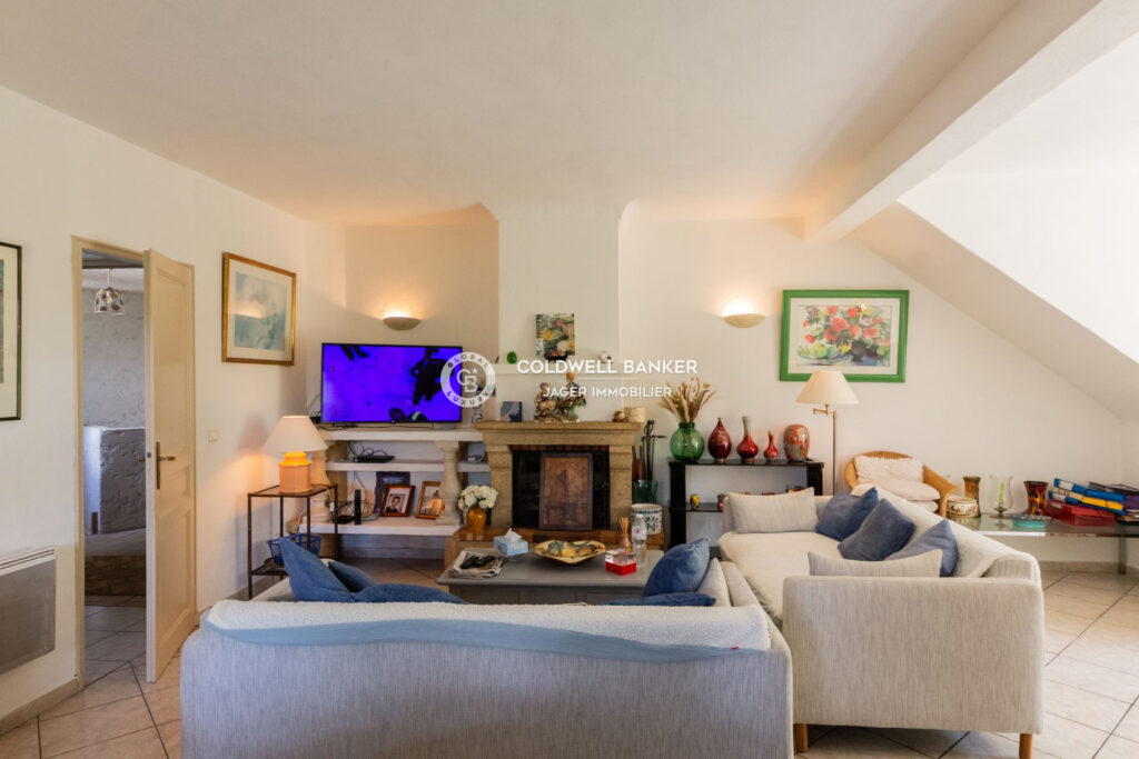 vente maison 7 Pièce(s) – 7 pièces – 6 chambres – 217.77 m²