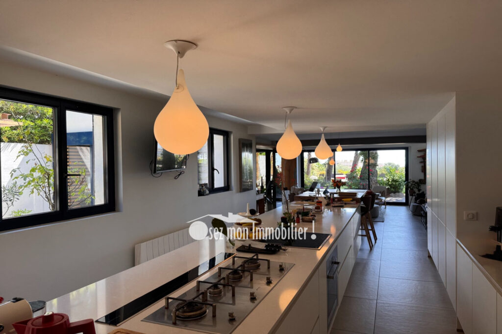 vente villa – NR pièces – 6 chambres – 260.00 m²