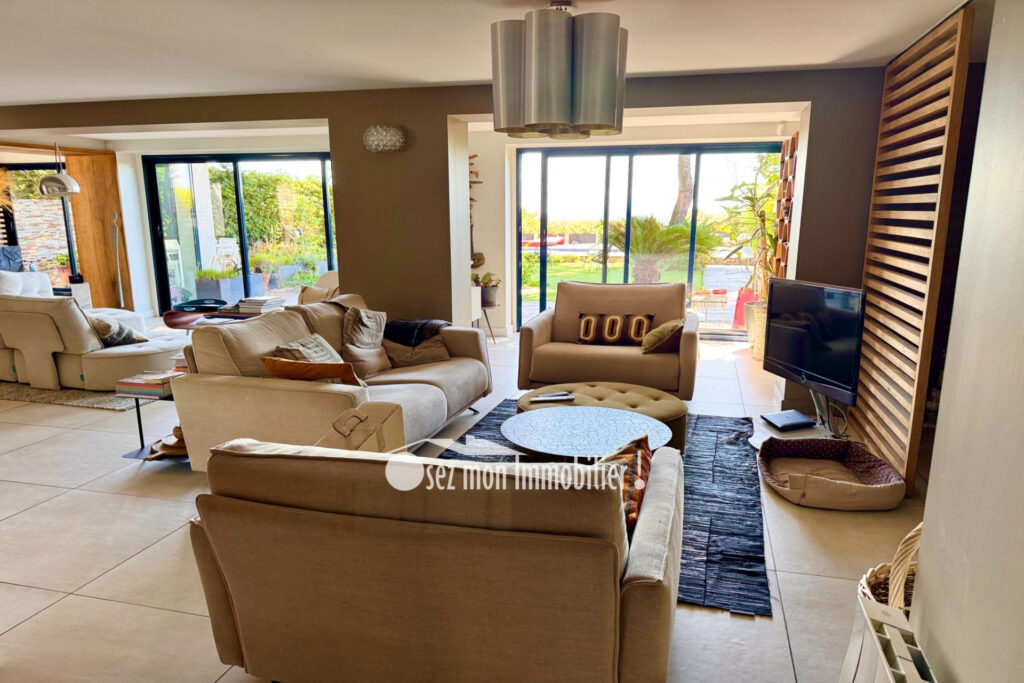 vente villa – NR pièces – 6 chambres – 260.00 m²