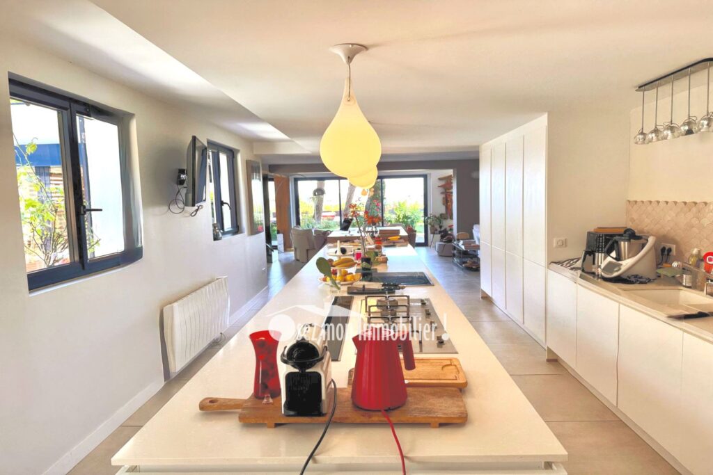 vente villa – NR pièces – 6 chambres – 260.00 m²