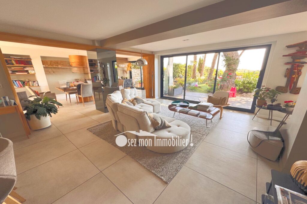 vente villa – NR pièces – 6 chambres – 260.00 m²