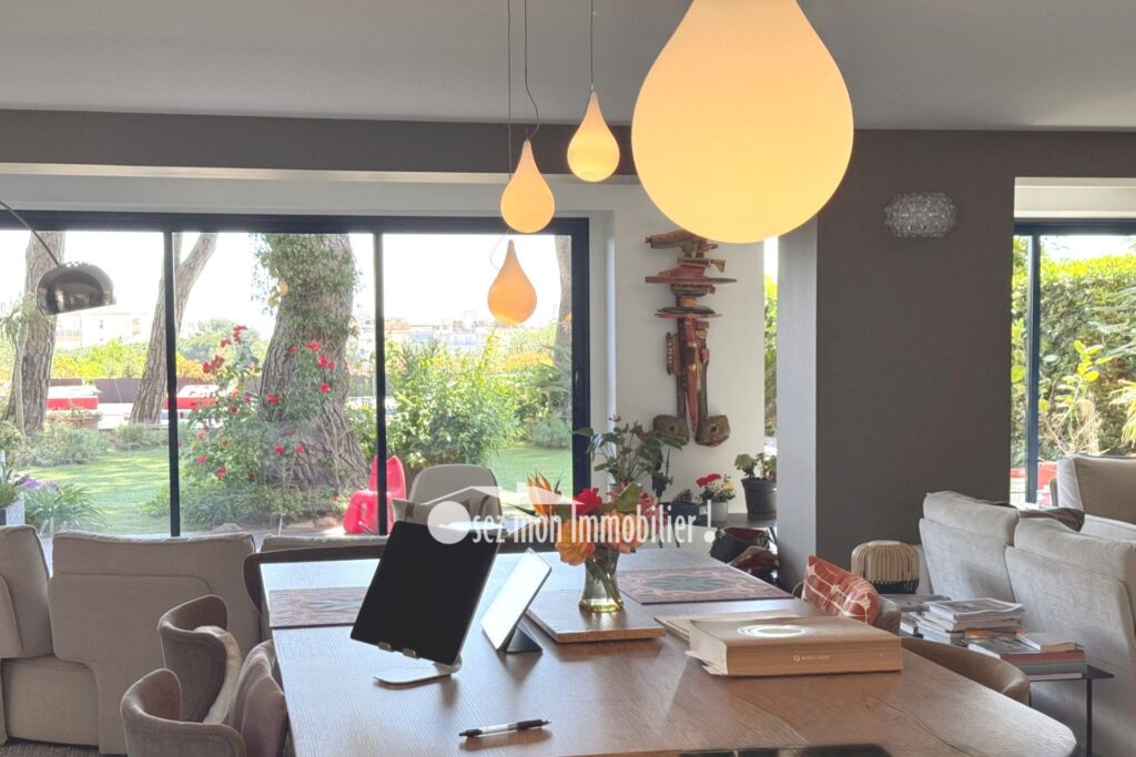 vente villa – NR pièces – 6 chambres – 260.00 m²