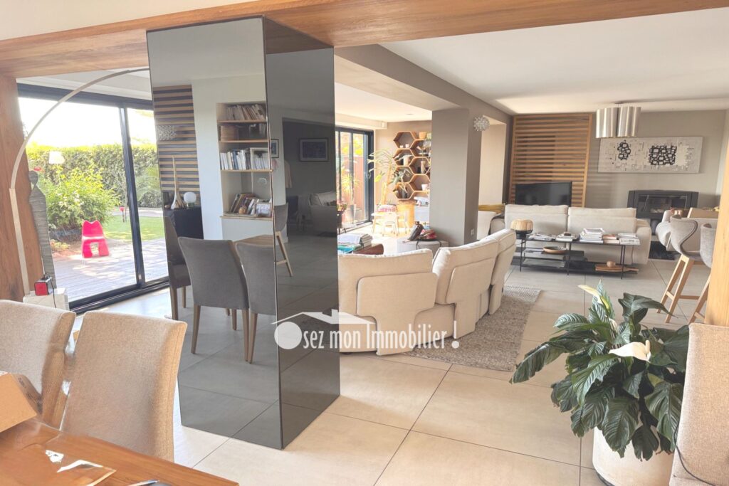vente villa – NR pièces – 6 chambres – 260.00 m²