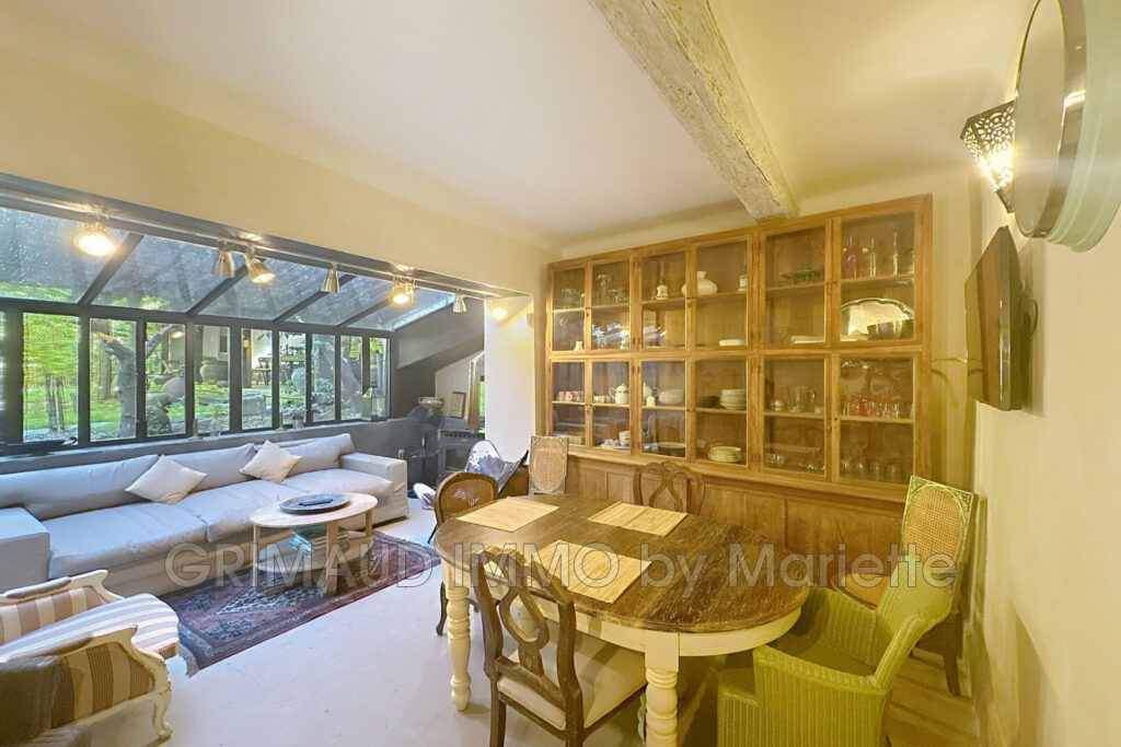 vente maison de village 9 Pièce(s) – 9 pièces – 7 chambres – 4  – 300.00 m²