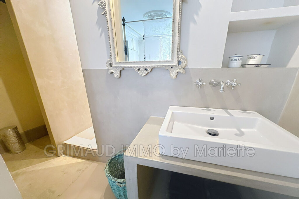 vente maison de village 9 Pièce(s) – 9 pièces – 7 chambres – 4  – 300.00 m²