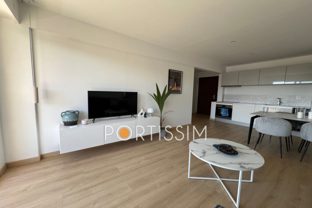 Cagnes-Sur-Mer : Appartement 3 Pièces en dernier étage à vendr – 3 pièces – 2 chambres – 56.00 m²