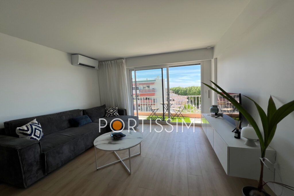 Cagnes-Sur-Mer : Appartement 3 Pièces en dernier étage à vendr – 3 pièces – 2 chambres – 56.00 m²
