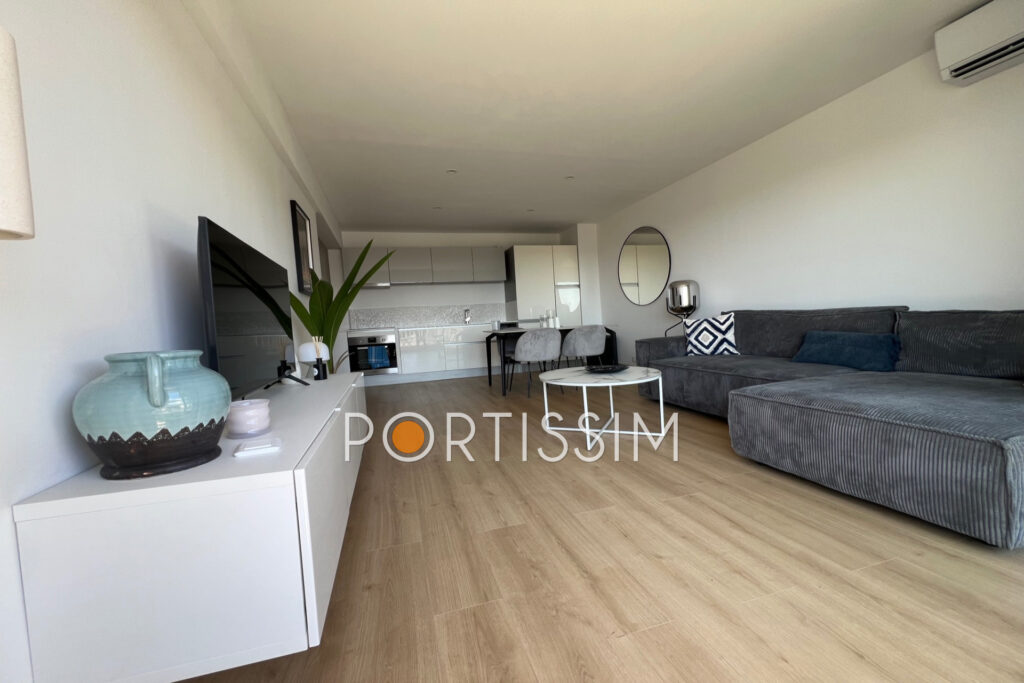 Cagnes-Sur-Mer : Appartement 3 Pièces en dernier étage à vendr – 3 pièces – 2 chambres – 56.00 m²