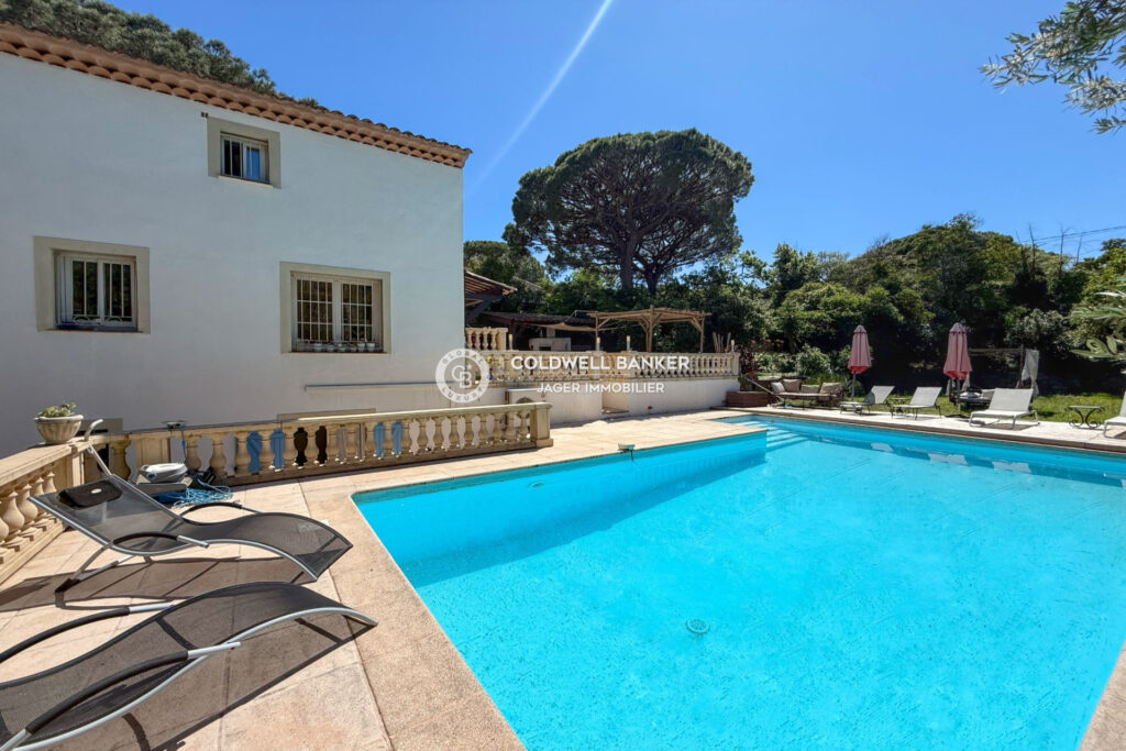 Villa 3 chambres + studio à proximité des plages – 6 pièces – 4 chambres – 206.00 m²