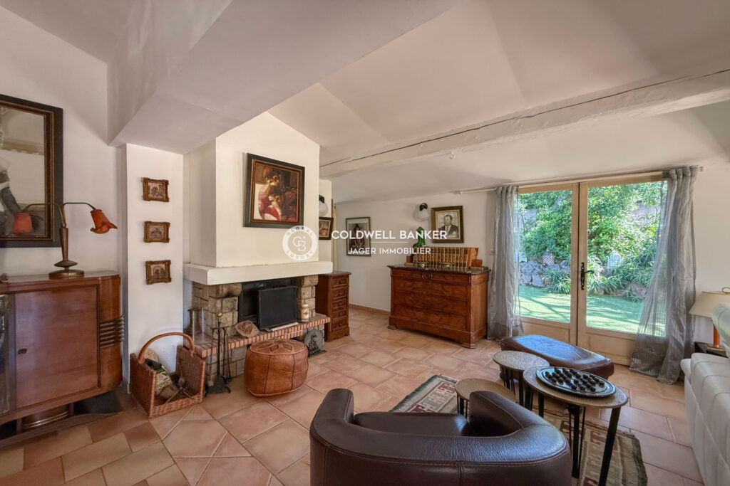 Villa 3 chambres + studio à proximité des plages – 6 pièces – 4 chambres – 206.00 m²