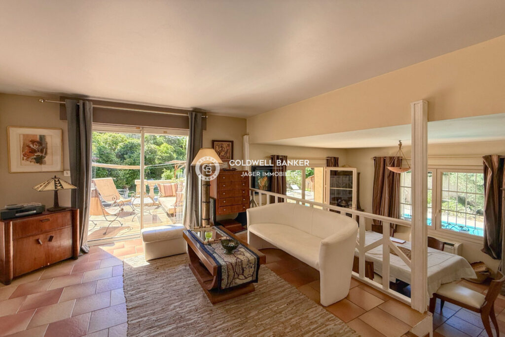 Villa 3 chambres + studio à proximité des plages – 6 pièces – 4 chambres – 206.00 m²