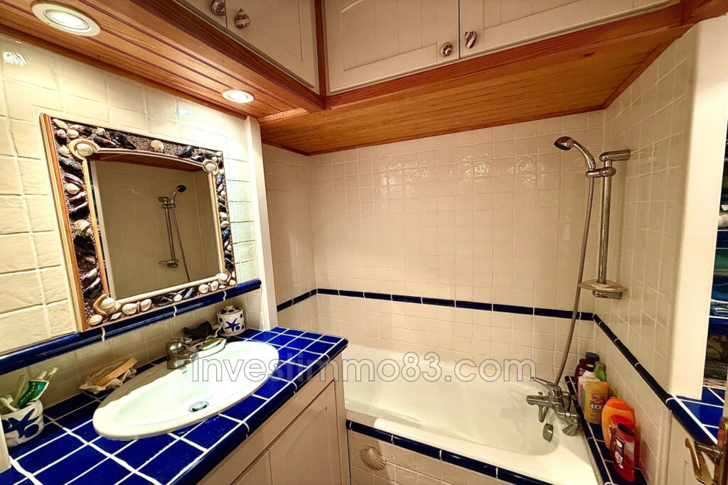 En plein centre Port Grimaud, dans un environnement calme, agr – 2 pièces – 1 chambre – 45.28 m²