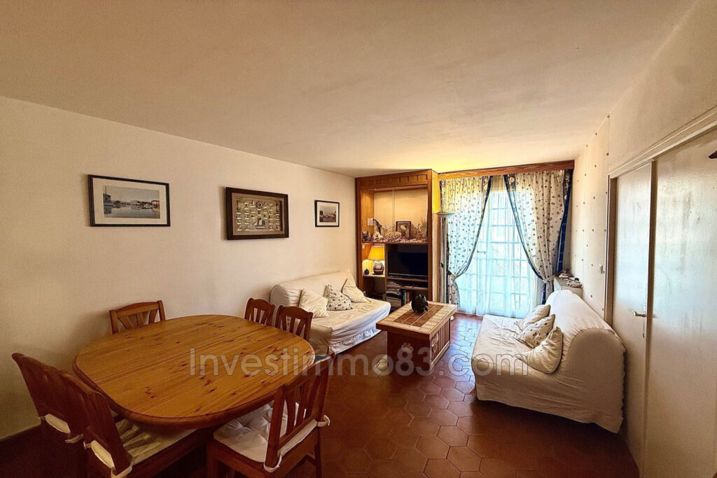 En plein centre Port Grimaud, dans un environnement calme, agr – 2 pièces – 1 chambre – 45.28 m²