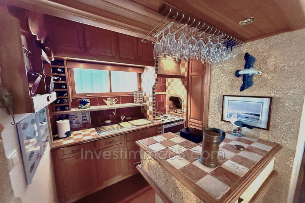 En plein centre Port Grimaud, dans un environnement calme, agr – 2 pièces – 1 chambre – 45.28 m²