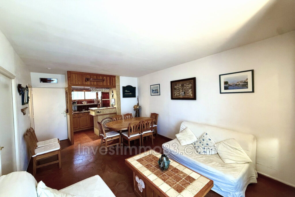 En plein centre Port Grimaud, dans un environnement calme, agr – 2 pièces – 1 chambre – 45.28 m²