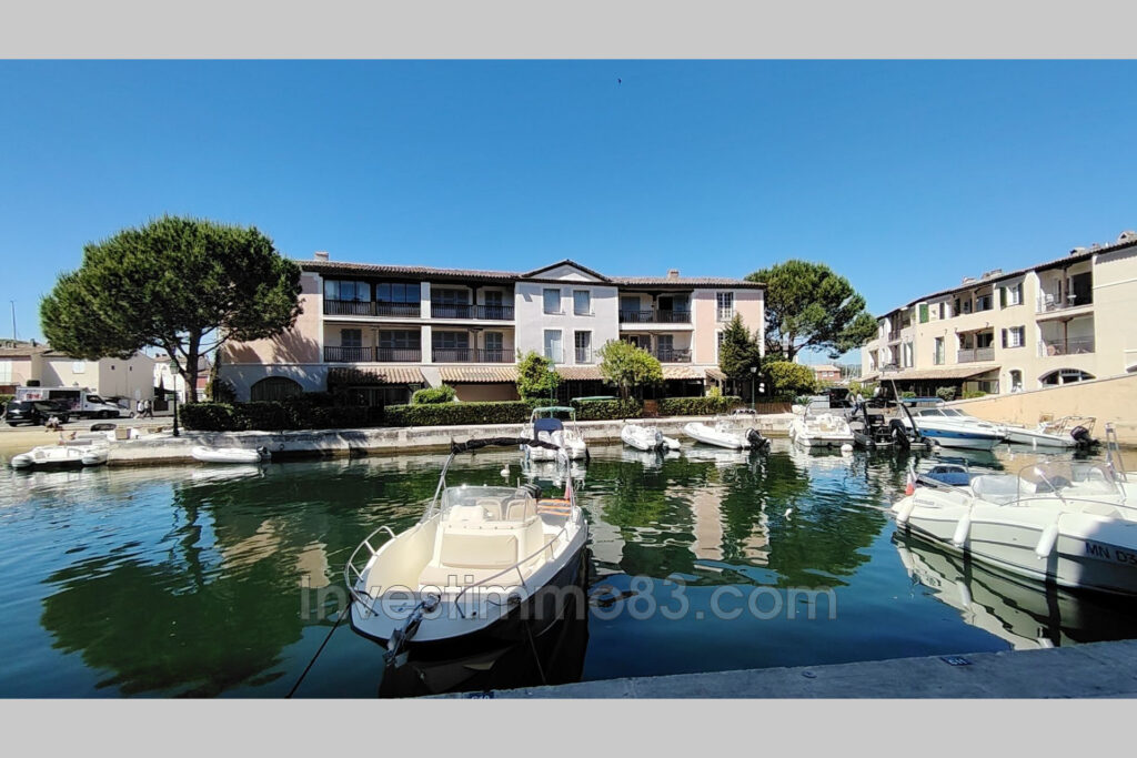 En plein centre Port Grimaud, dans un environnement calme, agr – 2 pièces – 1 chambre – 45.28 m²