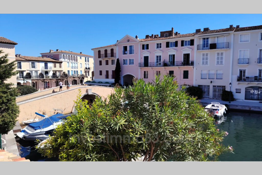 En plein centre Port Grimaud, dans un environnement calme, agr – 2 pièces – 1 chambre – 45.28 m²