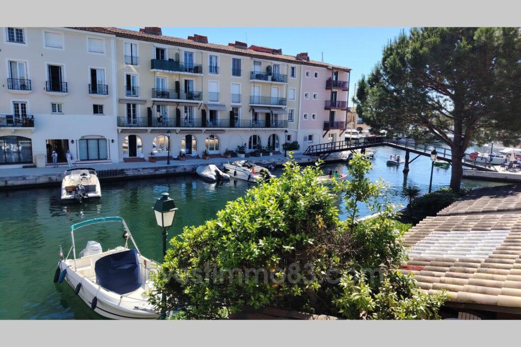 En plein centre Port Grimaud, dans un environnement calme, agr – 2 pièces – 1 chambre – 45.28 m²