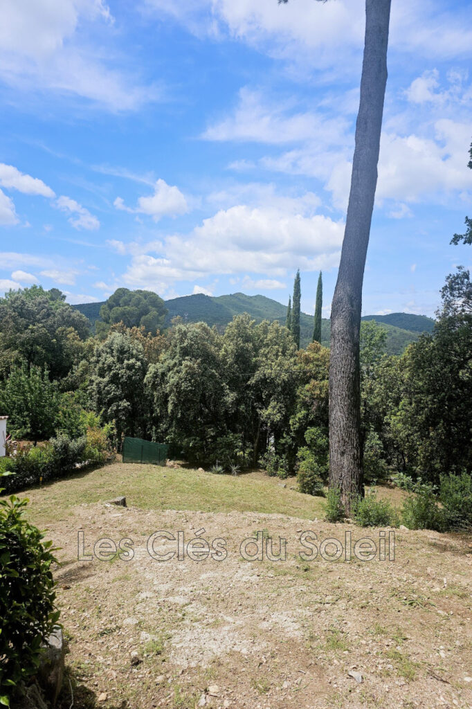 TERRAIN CONSTRUCTIBLE à Flassans-sur-Issole (83670) –  EXCLUSI – NR pièces – NR chambres