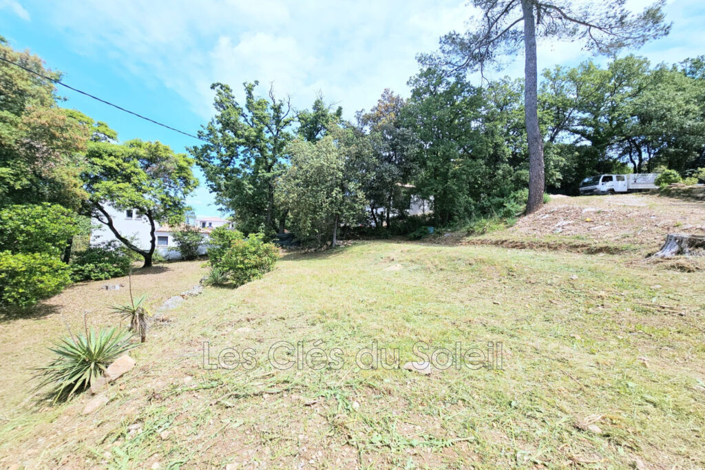 TERRAIN CONSTRUCTIBLE à Flassans-sur-Issole (83670) –  EXCLUSI – NR pièces – NR chambres