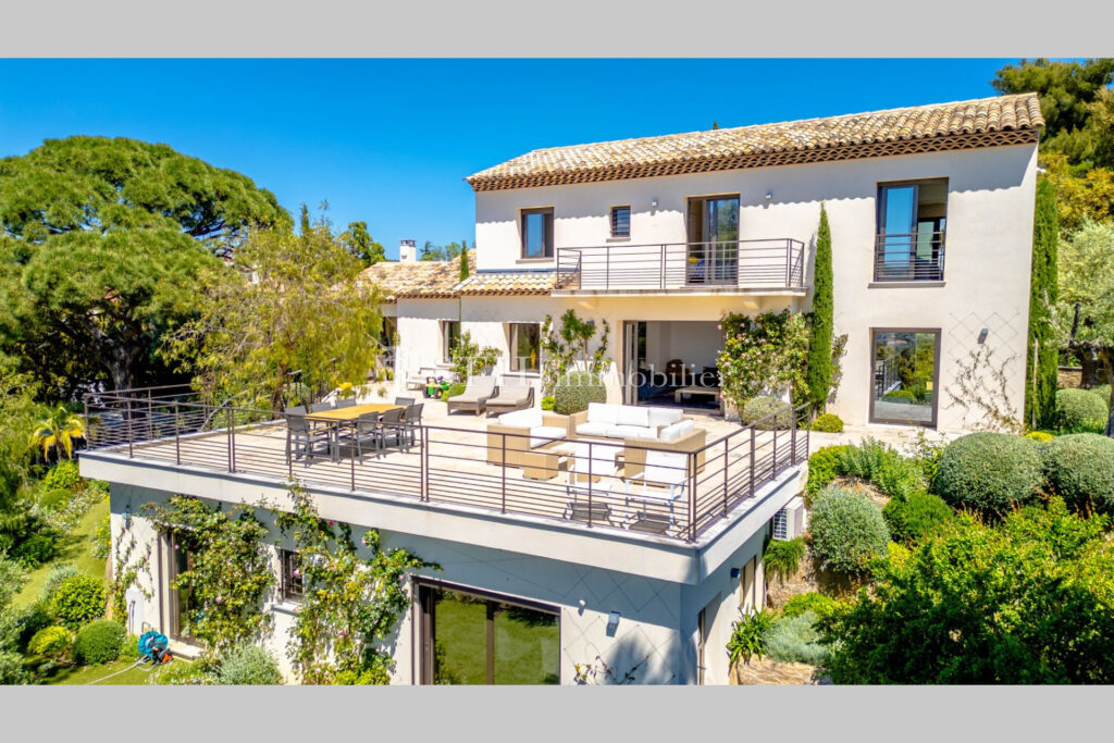 vente villa 8 Pièce(s) – 8 pièces – 5 chambres – 220.00 m²