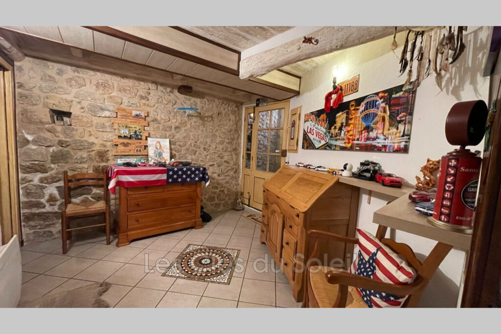 Maison de village de type 3 à Brignoles  Maison de village ent – 3 pièces – 1 chambre – 110.00 m²
