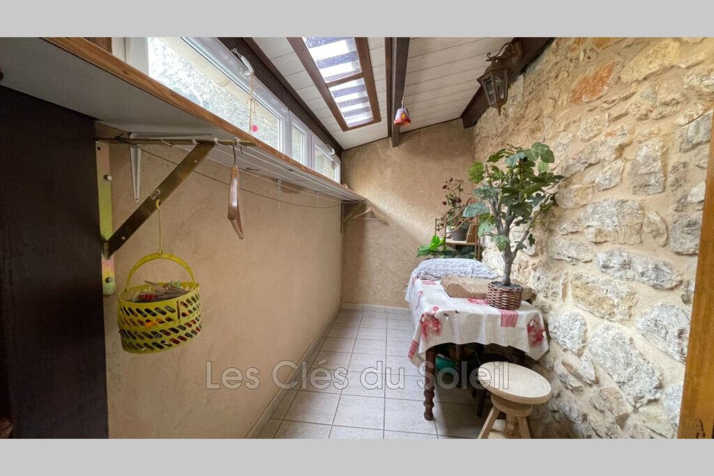 Maison de village de type 3 à Brignoles  Maison de village ent – 3 pièces – 1 chambre – 110.00 m²