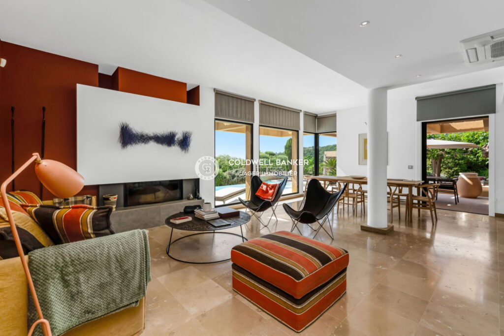 Propriété contemporaine en pierre avec vue panoramique sur les – 5 pièces – 4 chambres – 230.00 m²