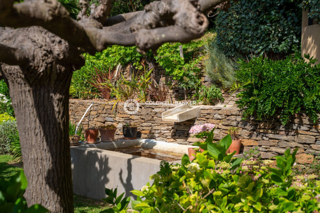 Propriété contemporaine en pierre avec vue panoramique sur les – 5 pièces – 4 chambres – 230.00 m²