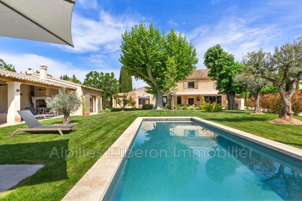 location saisonnière mas 8 Pièce(s) – 8 pièces – 6 chambres – 300.00 m²