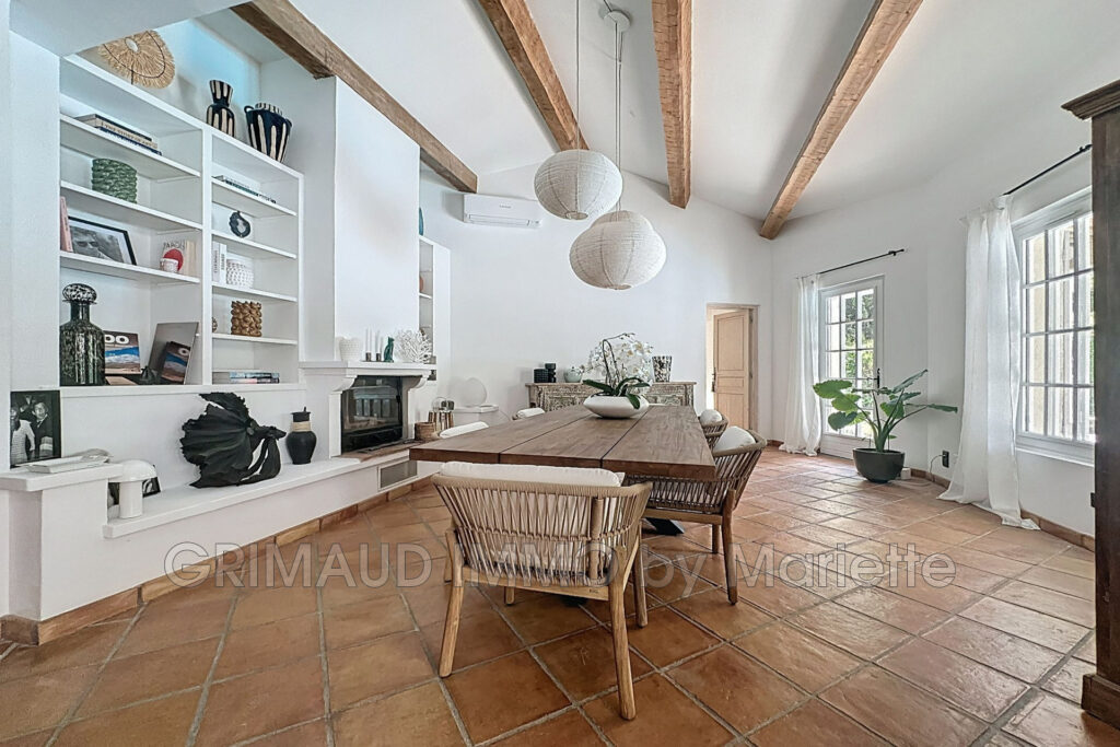 belle proprieté avec 4 chambres et appartement, garage et pisc – 6 pièces – 5 chambres – 197.24 m²