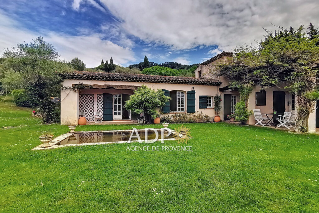 Belle Propriété au calme sur un terrain en Zone Naturelle – NR pièces – 6 chambres – 252.00 m²