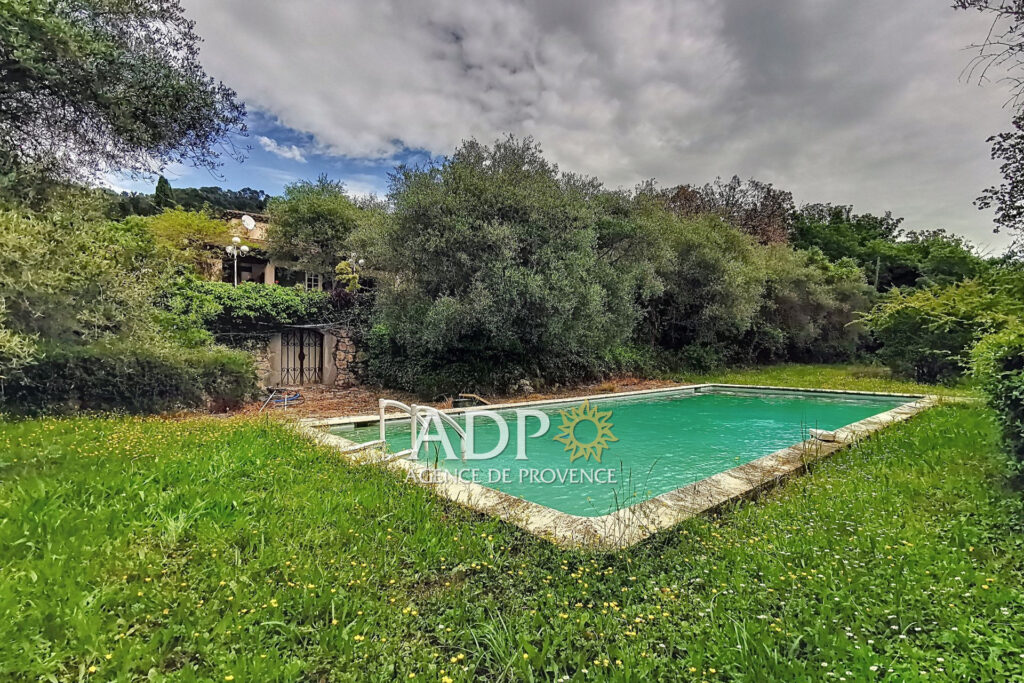 Belle Propriété au calme sur un terrain en Zone Naturelle – NR pièces – 6 chambres – 252.00 m²