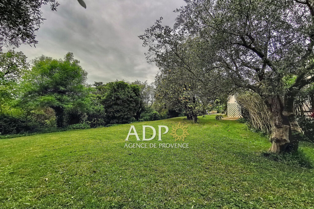 Belle Propriété au calme sur un terrain en Zone Naturelle – NR pièces – 6 chambres – 252.00 m²