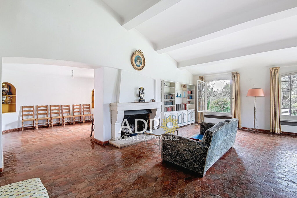 Belle Propriété au calme sur un terrain en Zone Naturelle – NR pièces – 6 chambres – 252.00 m²