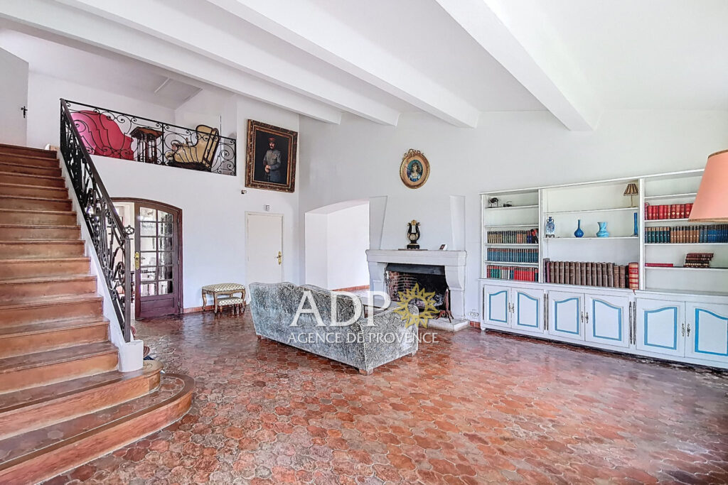 Belle Propriété au calme sur un terrain en Zone Naturelle – NR pièces – 6 chambres – 252.00 m²