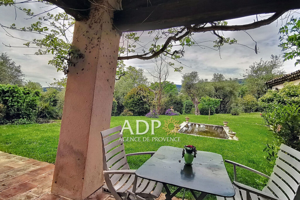 Belle Propriété au calme sur un terrain en Zone Naturelle – NR pièces – 6 chambres – 252.00 m²